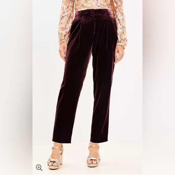 LOFT Pants - LOFT Pleated Tapered Pants in Velvet - size 6